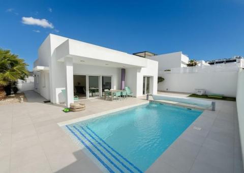 Villa with 3 bedrooms and 2 bathrooms in Benijófar, Alicante