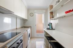 Townhouse with 3 bedrooms and 2 bathrooms in Orihuela Costa (Oasis Golf, Los Dolses), Alicante.

Discover this charming townhouse, offering a spacious and practical layout, this property features three bedrooms and two bathrooms, perfect for comfortable family living. 

The separate kitchen adds convenience, while the generous 66.90 m² enclosed garage provides ample space for three cars and versatile possibilities such as a workshop, hobby room, or additional apartment conversion. Situated on a 175 m² corner plot, the property boasts a 125 m² paved garden ideal for enjoying the Mediterranean outdoors, with potential space for a private pool. The house, built in 2007 and in excellent condition, includes modern amenities like air conditioning, a solarium, basement, and is sold furnished. Residents also benefit from a communal swimming pool, enhancing the relaxed lifestyle in this vibrant community. 

This turnkey home offers a perfect blend of privacy, space, and outdoor living in one of the most desirable locations in Alicante.

Bedrooms: 3
Bathrooms: 2
Build Size: 96 m2
Plot: 175 m2
Orientation: Southeast
Year of construction: 2007

Air Conditioning
Turn key property
Space for private pool
Solarium
Basement
Communal pool
Furnished
Garage
Storage Room