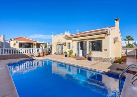 Villa with 4 bedrooms and 3 bathrooms in Ciudad Quesada, Alicante