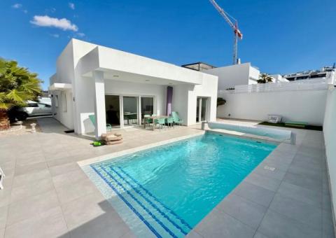 Villa with 3 bedrooms and 2 bathrooms in Benijófar, Alicante