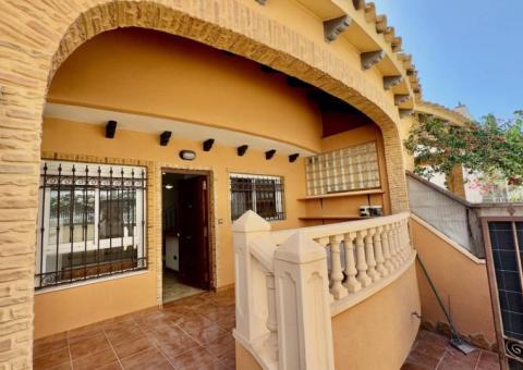 Townhouse with 4 bedrooms and 2 bathrooms in Guardamar del Segura, Alicante