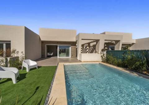 Villa with 4 bedrooms and 4 bathrooms in Algorfa, Alicante
