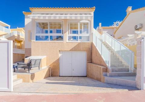 Villa with 2 bedrooms and 1 bathrooms in Orihuela Costa, Alicante