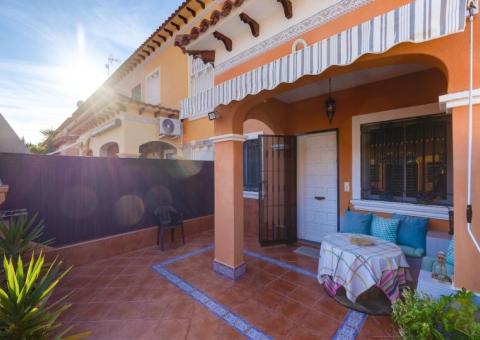 Townhouse with 2 bedrooms and 2 bathrooms in Torrevieja, Alicante