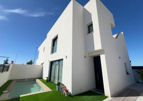 Villa with 2 bedrooms and 2 bathrooms in Benijófar, Alicante