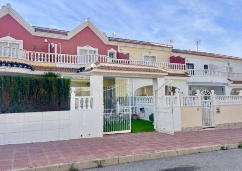 Townhouse with 3 bedrooms and 2 bathrooms in Benijófar, Alicante