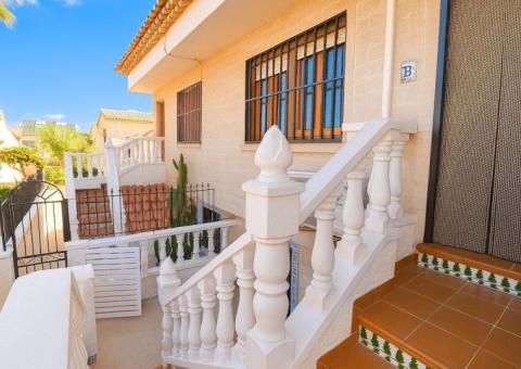 Townhouse with 3 bedrooms and 2 bathrooms in La Mata, Alicante