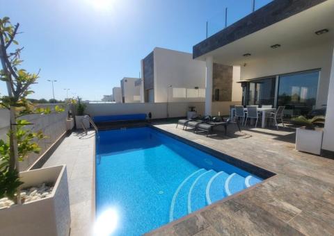 Villa with 3 bedrooms and 2 bathrooms in Orihuela Costa, Alicante