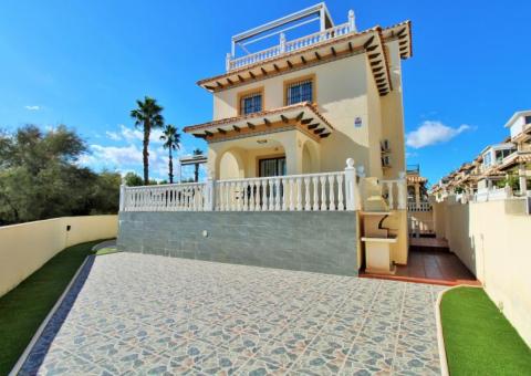 Villa with 4 bedrooms and 3 bathrooms in Orihuela Costa, Alicante