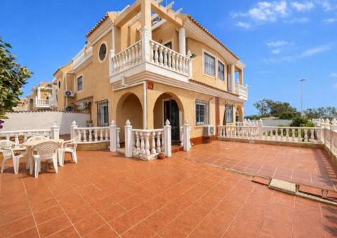 Semi detached with 3 bedrooms and 2 bathrooms in Orihuela Costa, Alicante