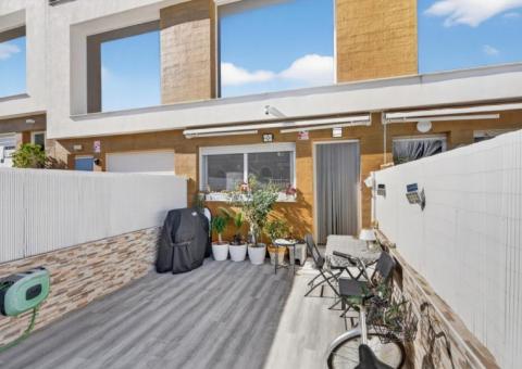 Townhouse with 2 bedrooms and 2 bathrooms in Gran Alacant, Alicante