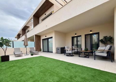 Apartment with 2 bedrooms and 2 bathrooms in Torrevieja, Alicante