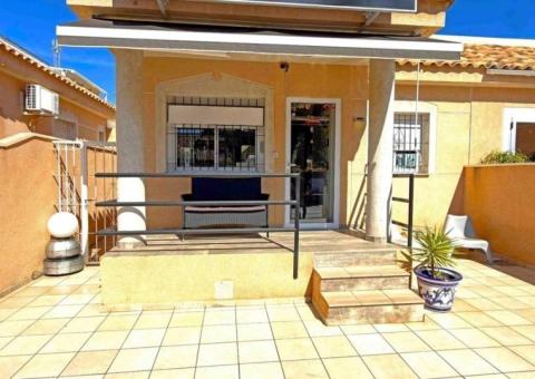 Bungalow with 2 bedrooms and 1 bathrooms in Orihuela Costa, Alicante