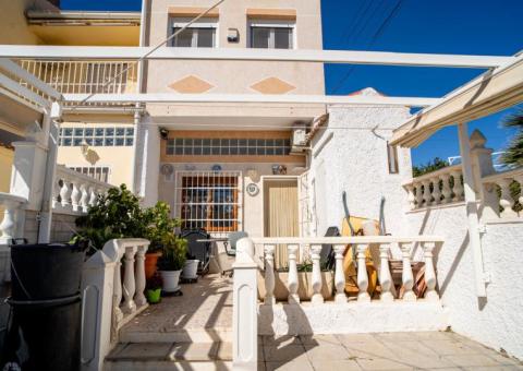 Townhouse with 2 bedrooms and 1 bathrooms in Torrevieja, Alicante