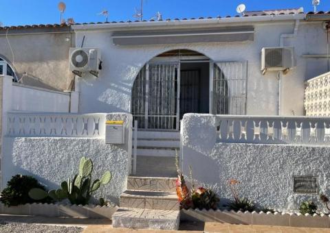 Bungalow with 2 bedrooms and 1 bathrooms in Torrevieja, Alicante