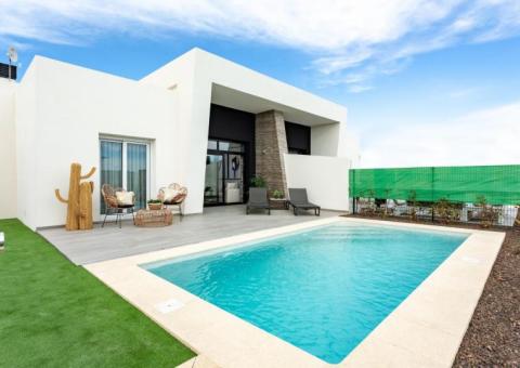 Villa with 3 bedrooms and 2 bathrooms in Algorfa, Alicante