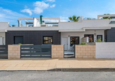 Bungalow with 2 bedrooms and 2 bathrooms in Orihuela Costa, Alicante