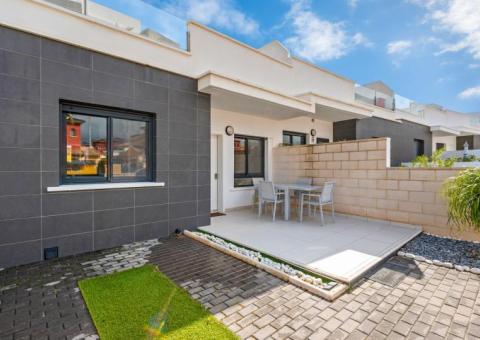 Bungalow with 2 bedrooms and 2 bathrooms in Orihuela Costa, Alicante