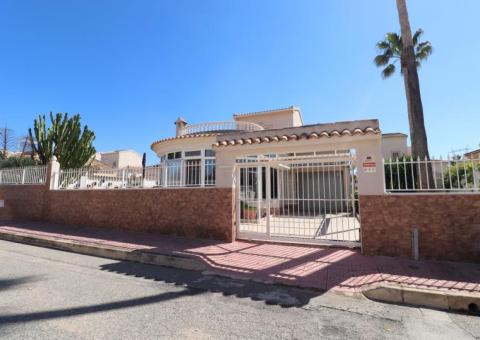 Villa with 2 bedrooms and 2 bathrooms in Benijófar, Alicante