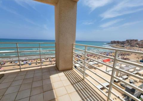 Penthouse with 2 bedrooms and 2 bathrooms in Torrevieja, Alicante