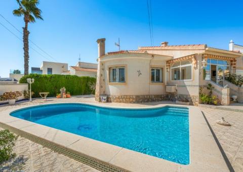 Villa with 2 bedrooms and 2 bathrooms in Ciudad Quesada, Alicante