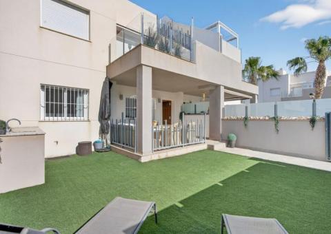 Apartment with 3 bedrooms and 2 bathrooms in Torrevieja, Alicante