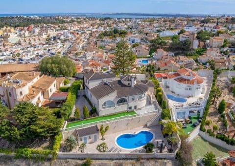 Villa met 4 slaapkamers en 3 badkamers in Rojales, Alicante