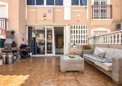 Stadswoning met 2 slaapkamers en 2 badkamers in Orihuela Costa, Alicante