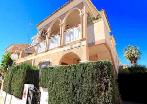 Appartement met 3 slaapkamers en 1 badkamers in Orihuela Costa, Alicante