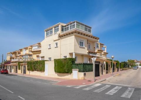 Townhouse with 4 bedrooms and 2 bathrooms in Guardamar del Segura, Alicante