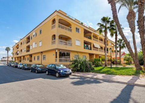 Apartment with 4 bedrooms and 3 bathrooms in Jacarilla, Alicante