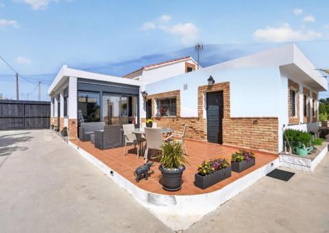 Finca with 3 bedrooms and 2 bathrooms in El Altet, Alicante