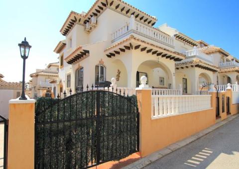 Townhouse with 2 bedrooms and 2 bathrooms in Orihuela Costa, Alicante