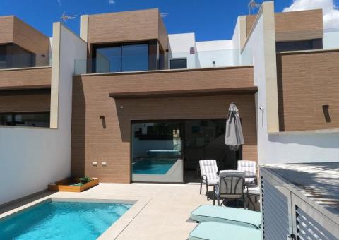 Villa with 4 bedrooms and 4 bathrooms in Algorfa, Alicante
