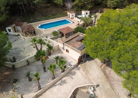 Finca with 4 bedrooms and 2 bathrooms in Torremendo, Alicante