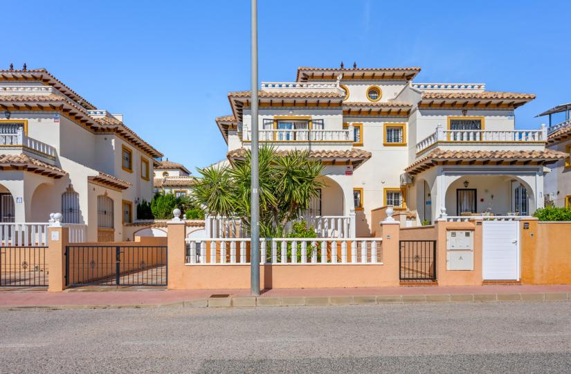 Semi detached with 2 bedrooms and 2 bathrooms in Orihuela Costa, Alicante