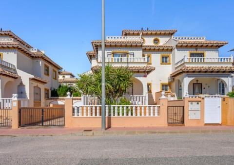 Semi detached with 2 bedrooms and 2 bathrooms in Orihuela Costa, Alicante