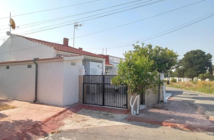 Bungalow with 2 bedrooms and 1 bathrooms in Torrevieja, Alicante