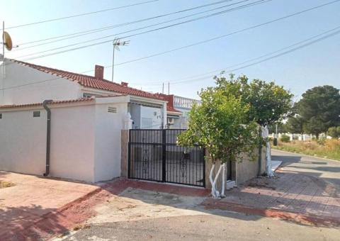 Bungalow with 2 bedrooms and 1 bathrooms in Torrevieja, Alicante