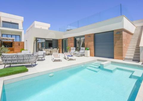 Villa with 4 bedrooms and 2 bathrooms in Benijófar, Alicante
