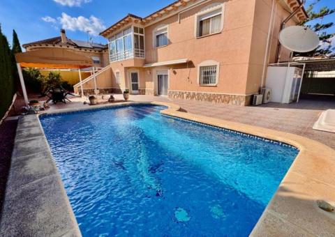Villa with 5 bedrooms and 2 bathrooms in Benferri, Alicante
