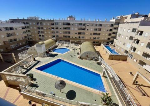 Penthouse with 2 bedrooms and 1 bathrooms in Torrevieja, Alicante