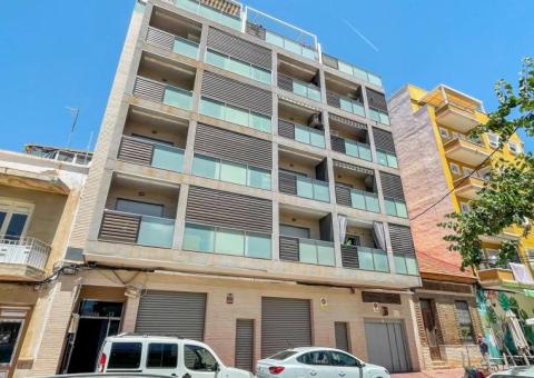 Apartment with 5 bedrooms and 2 bathrooms in Torrevieja, Alicante