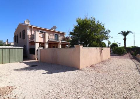 Finca with 4 bedrooms and 3 bathrooms in Albatera, Alicante