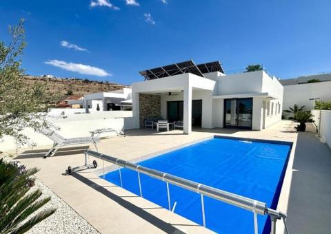 Villa with 3 bedrooms and 2 bathrooms in Benijófar, Alicante