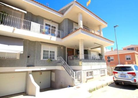 Townhouse with 3 bedrooms and 3 bathrooms in Formentera del Segura, Alicante