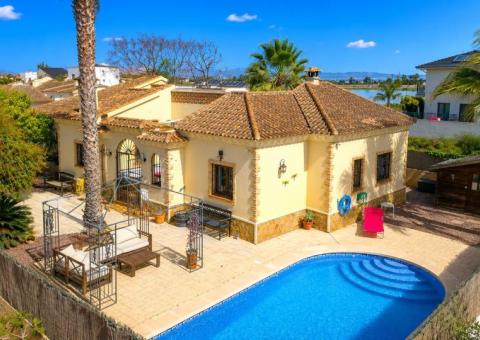 Villa de 3 dormitorios y 2 baños en Formentera del Segura, Alicante
