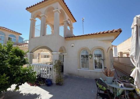 Villa with 2 bedrooms and 1 bathrooms in Algorfa, Alicante