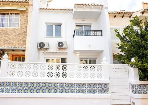 Townhouse with 3 bedrooms and 2 bathrooms in Torrevieja, Alicante