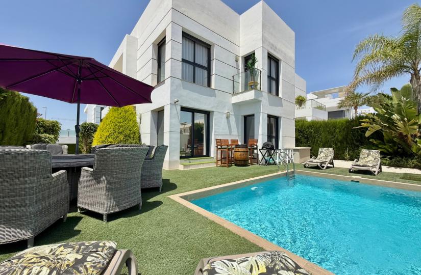 Villa with 4 bedrooms and 4 bathrooms in Ciudad Quesada, Alicante